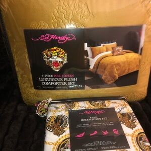 🖤 Ed Hardy Gold  Tiger  Embossed Comforter Set - Full / Queen w/matching sheets